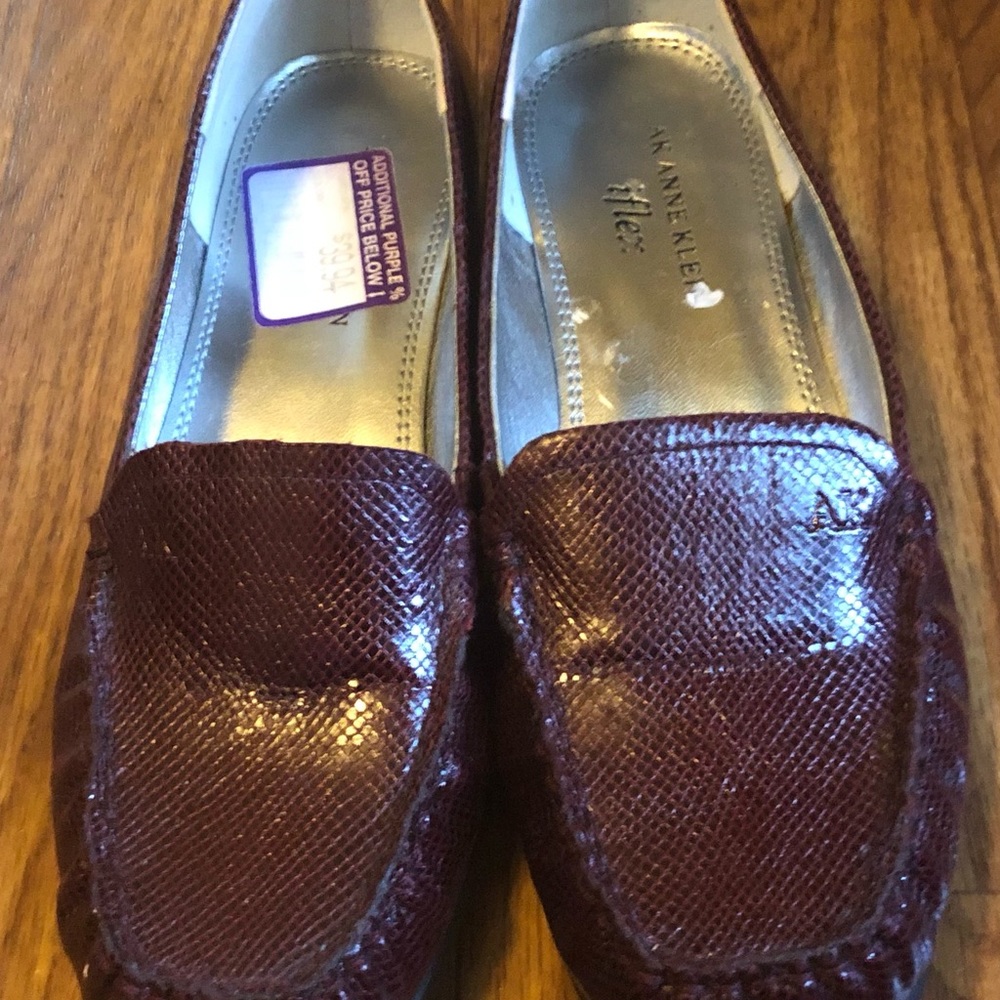 Anne Klein burgundy shoes for woman size 51/2 M